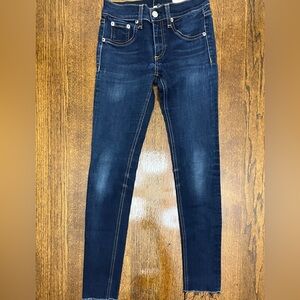 LIKE NEW Rag& Bone Skinny Jeans Fray Hem